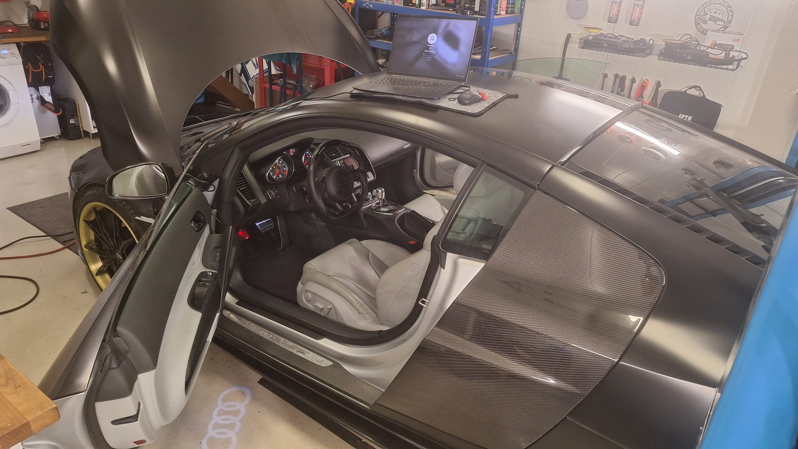 Audi R8 MMI vian hakua